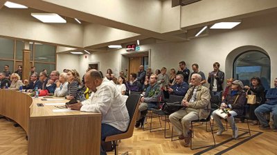 В зале горсобрания Нарвы