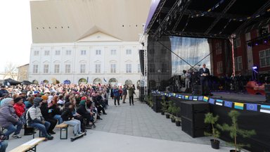 Narva inimesed tähistasid nii Euroopa päeva kui võidupüha. Noor naine: õpetan ka oma lastele, et 9. mai on Venemaa võidupüha