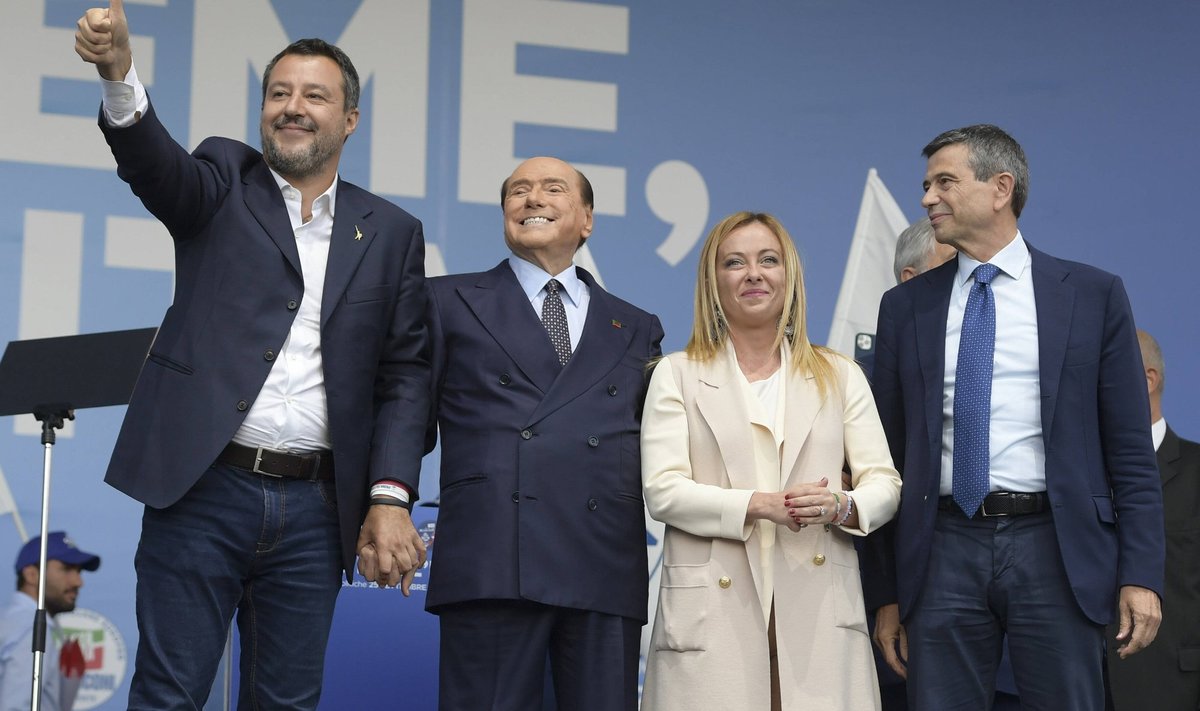 Лидеры партий победившей на выборах коалиции (слева направо): Маттео Сальвини, Сильвио Берлускони, Джорджа Мелони и Маурицио Лупи.
