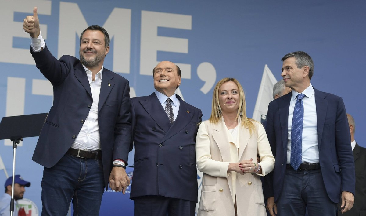Parempopulistid Matteo Salvini (vasakult), Silvio Berlusconi, Giorgia Meloni ja Maurizio Lupi