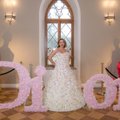 ФОТО | Невероятно! Замок Фалль в Кейла-Йоа украсили десятки тысяч цветов в честь выставки Александра Васильева