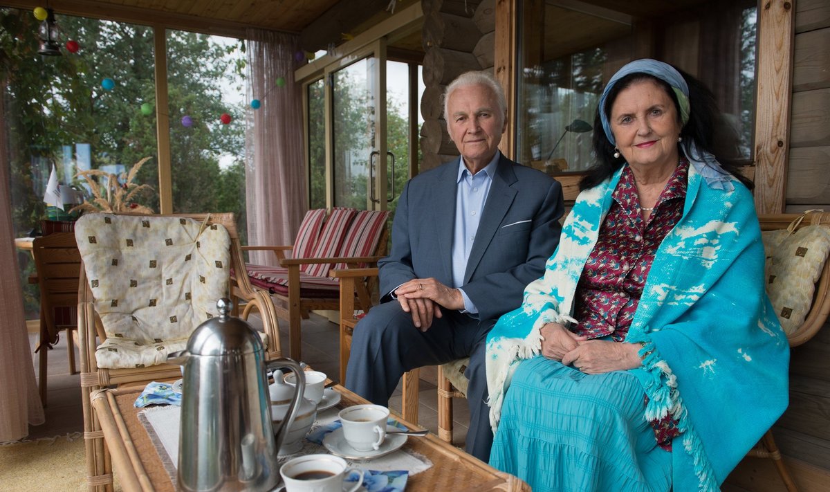 Arnold Rüütel ja Ingrid Rüütel oma Saaremaa maakodus