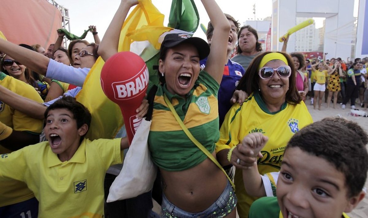 Brasiilia lõi värava, õnnelikud fännid