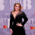 VIDEO | Liigutav žest! Adele peatas oma kontserdi, et aidata paanikas fänni