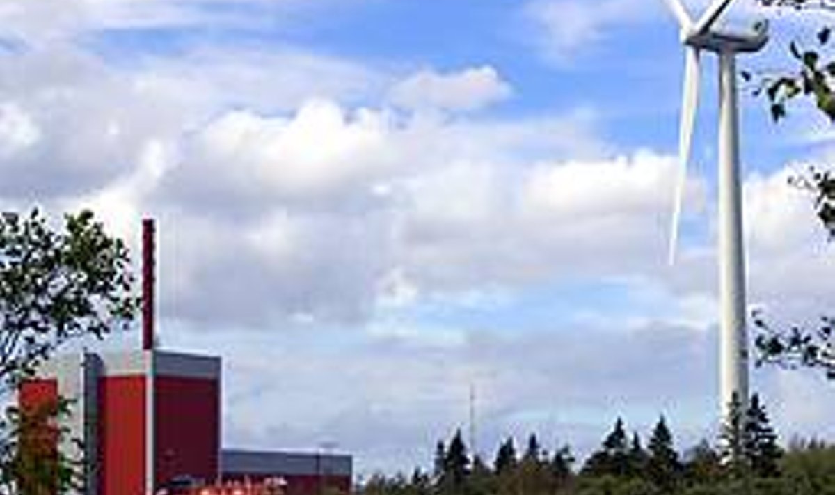 IDÜLL MERERANNAS: Vasakul üks kahest Soome Olkiluoto tuumaelektrijaamast (840 megavatti), paremal energiatuulik (1 megavatt). ARGO IDEON