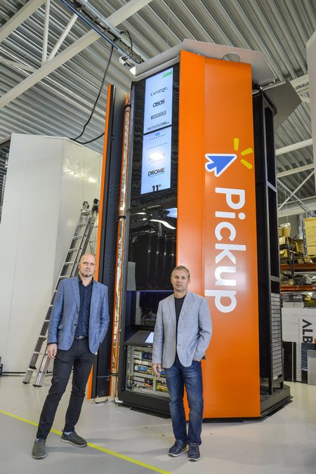 Aasta lõpuks töötab USAs Walmarti kauplustes juba ligi 100 Cleveroni pakirobotit. 
