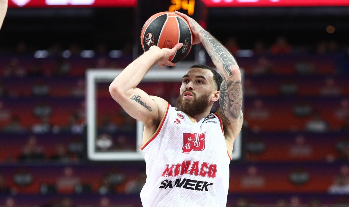 Mike James ei ole senise karjääri jooksul esindanud ühtegi koondist.