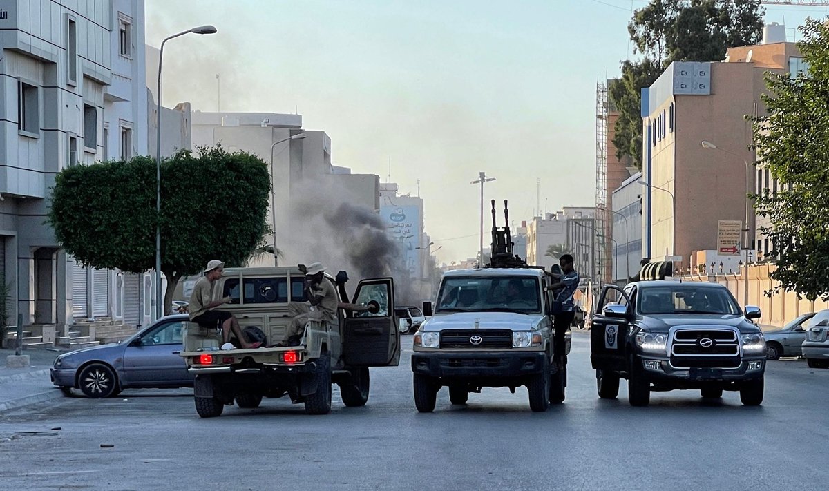 Liibüa militandid Tripoli tänavail.