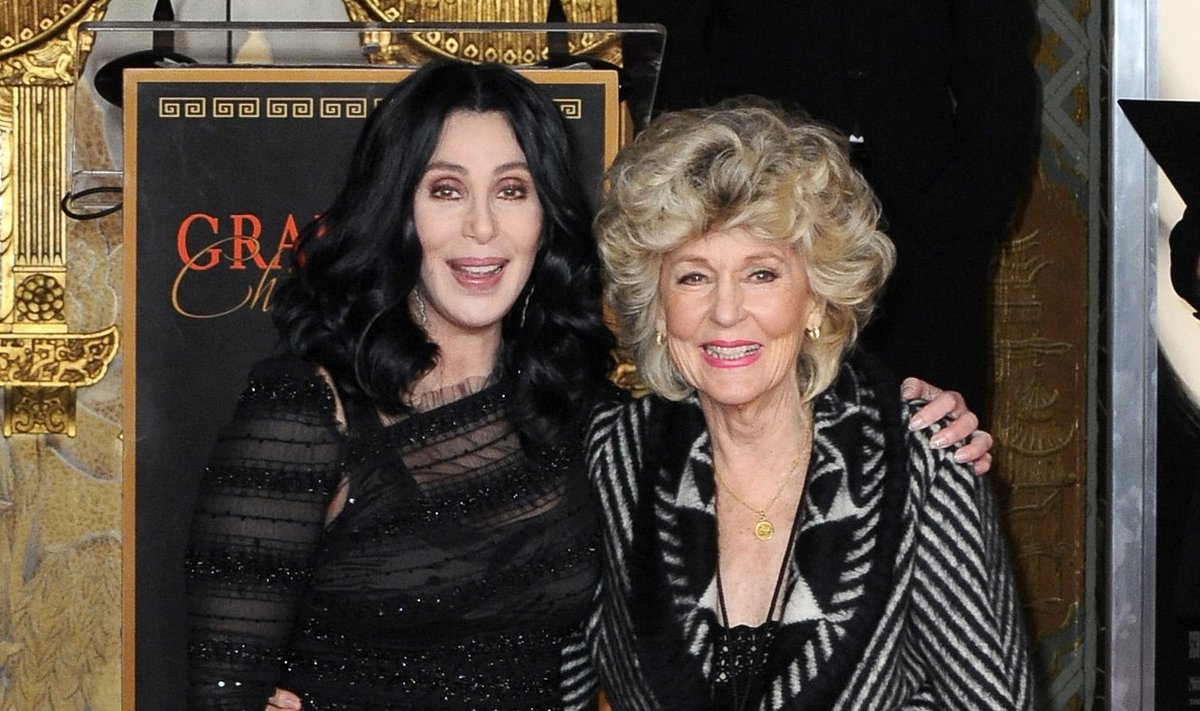 Cher oma ema Georgiaga 2010. aastal. 