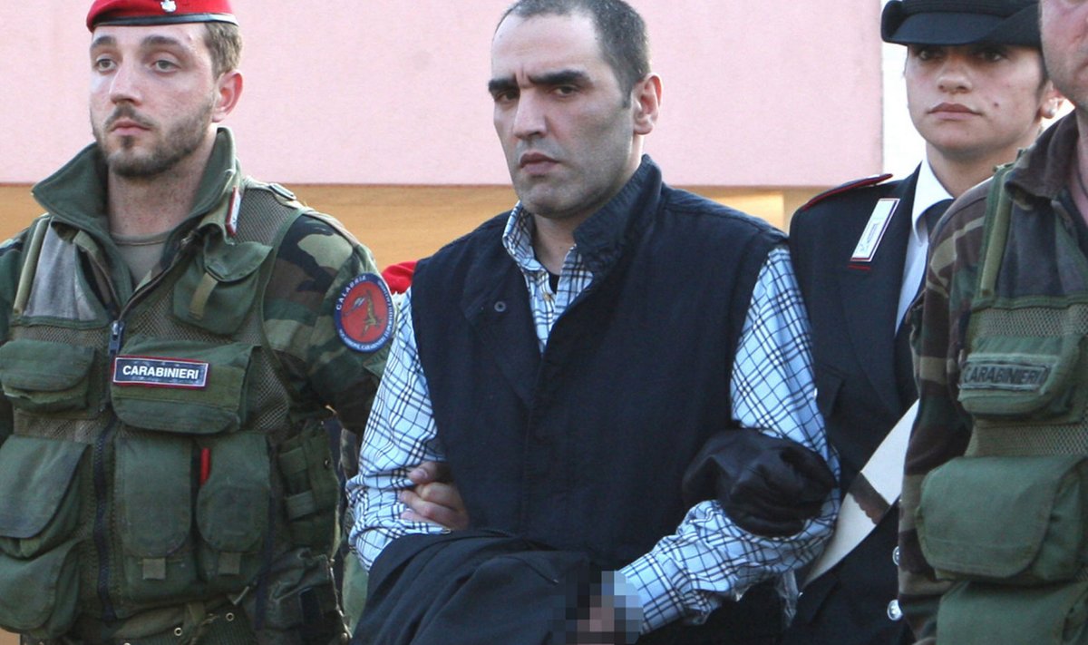 ’Ndrangheta toonase juhi Salvatore Coluccio vahistamine aastal 2009. Ka Coluccio saadi kätte punkrist.
