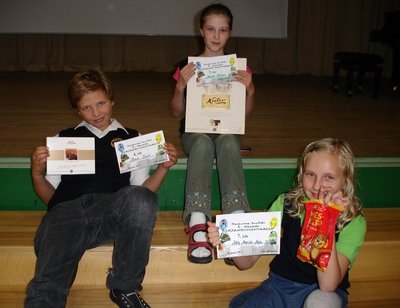 Henri Korts, Marie Helen Matsina ja Ida Maria Min saavutasid neljandate klasside kirjanduspäeval Jüri Gümnaasiumis kolmanda koha.