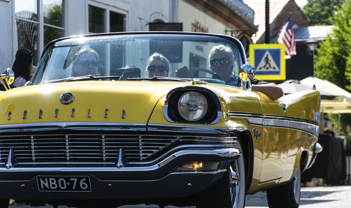 Kuldajastu autod disainiti ülevoolavalt ja detailirohkelt. Fotodel näited Chrysleri, Cadillaci, Pontiaci ja Chevrolet’ mudelitest.