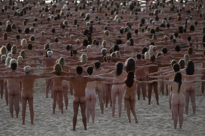 AUSTRALIA SPENCER TUNICK NUDE BEACH INSTALLATION SYDNEY