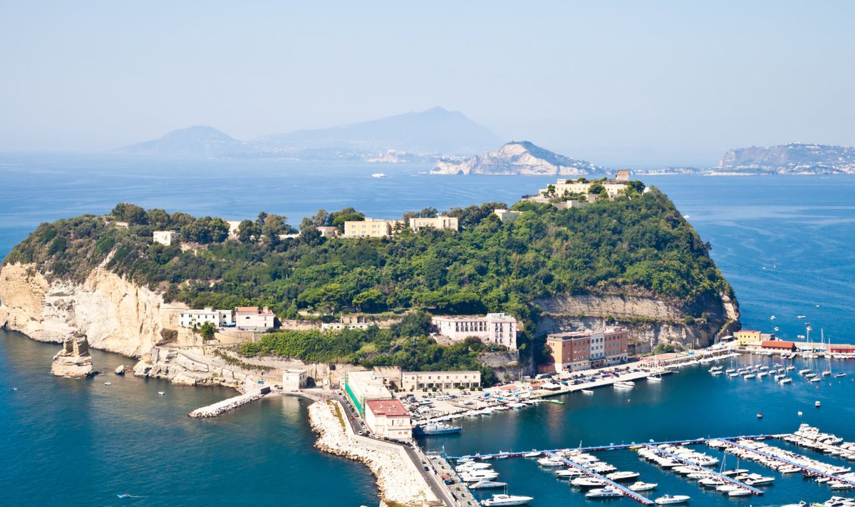 Vaade Napoli lahele Pozzuoli sadamast.