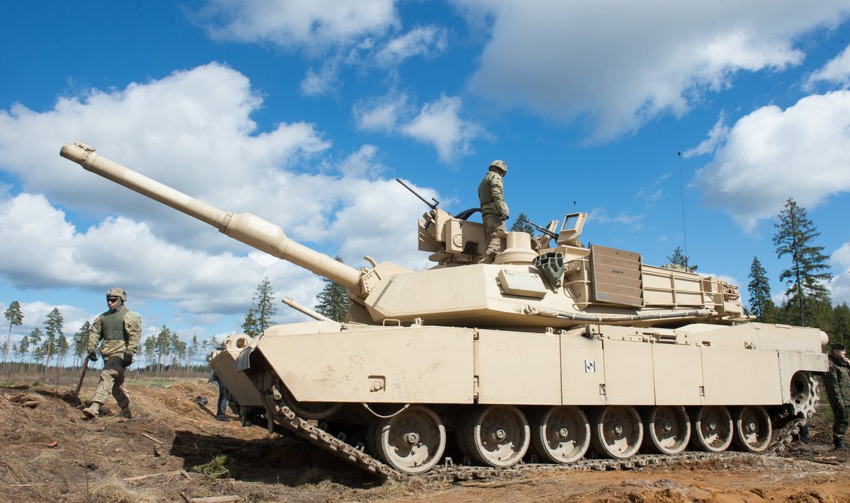 LIIGA KEERULISED? Saksamaa riigijuhte nuheldakse, et nad ei luba Ukrainasse oma Leopard II tanke, aga sama kindel ei on USA-lt nende M1A2 Abrams tankide puhul. Need hiiglased on käinud lahinglaskmistel ka Eestis.