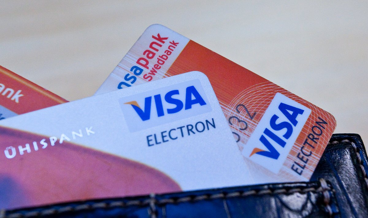 Lugeja eelistab krediitkaarti deebetkaardile, et piinlikke olukordi ei tekiks