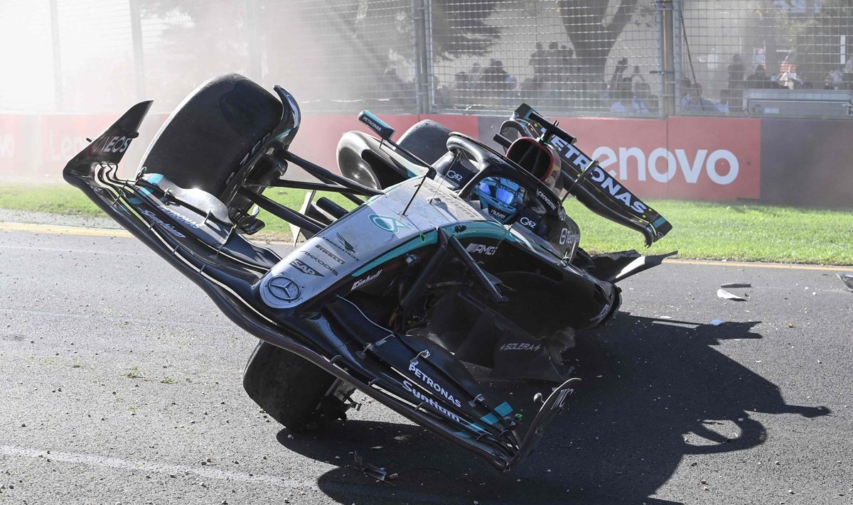 George Russell tegi Austraalia GP eelviimasel ringil karmi avarii.