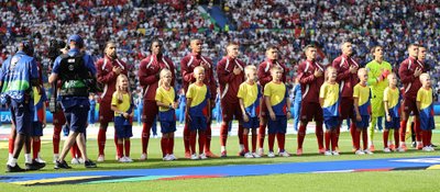11 детей из Эстонии сопровождали швейцарских футболистов в матче 1/8 финала чемпионата Европы