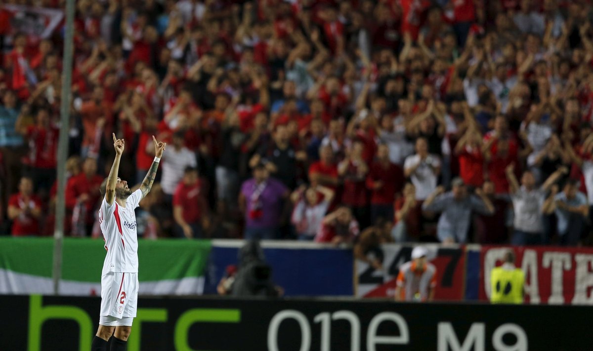 Sevilla's Aleix Vidal celebrates after winning the match against Fiorentina during their soccer match in Seville