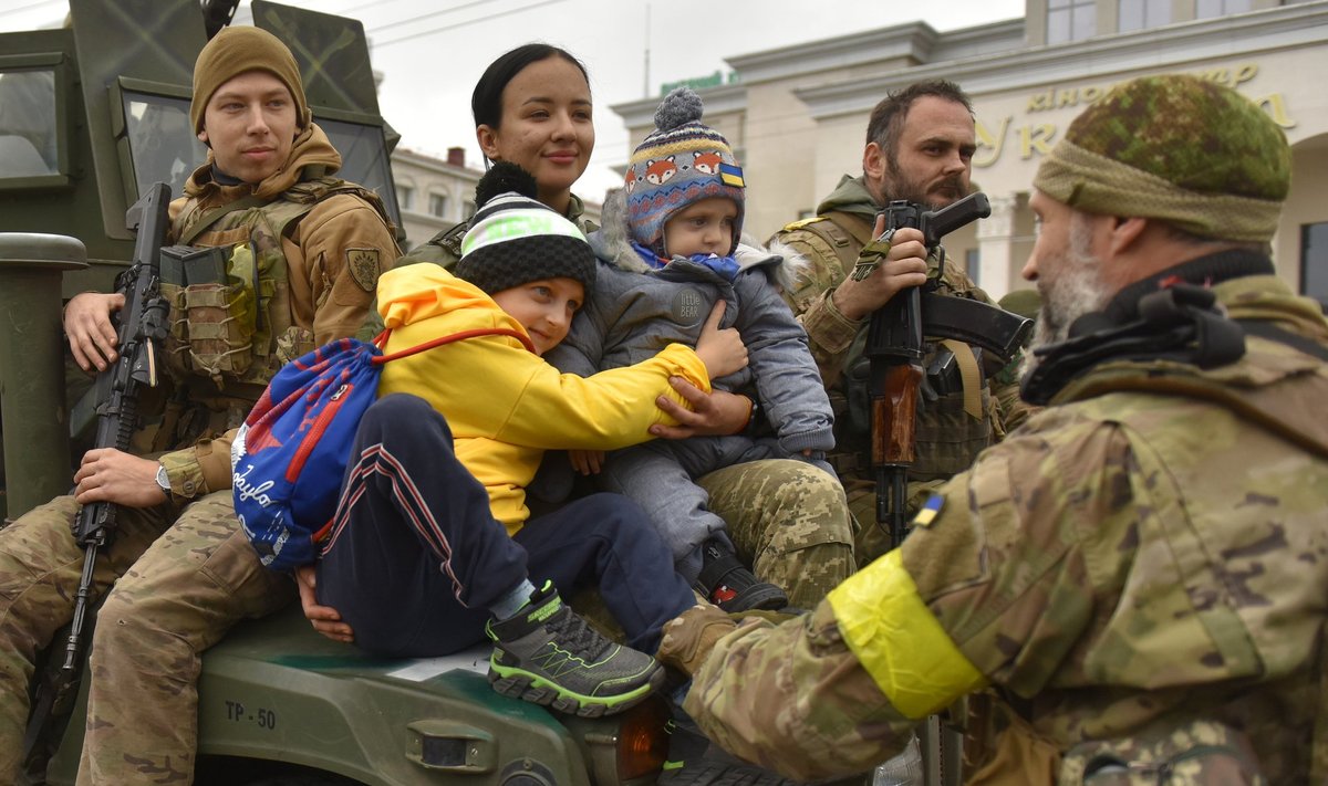 NOVEMBER 2022: Hersoni rahvas rõõmustab, sest Ukraina väed on linna venelaste käest vabastanud.
