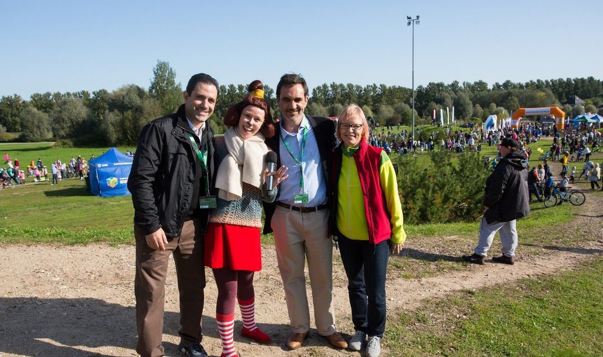 Tiina Möll Euroopa Spordinädala avamisel 2017 Tartus koos Eriolümpia Euroopa/Euraasia presidendi David Evangelistaga (vasakul). 