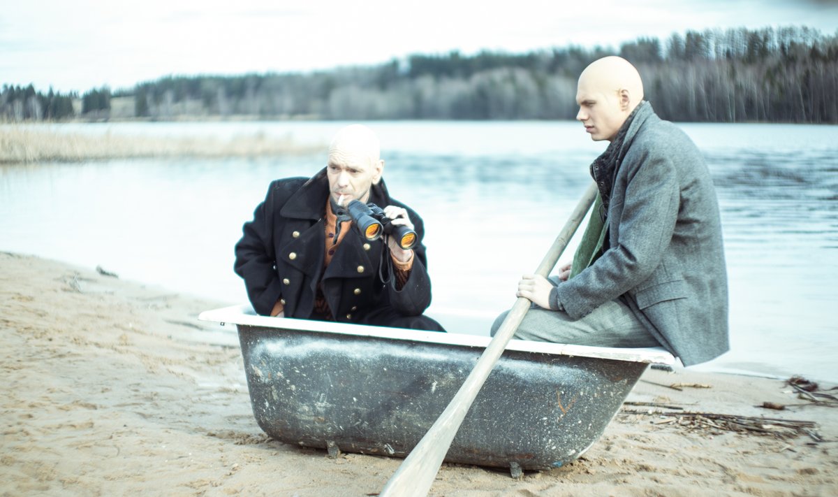 Ugala lavastuse "Vereliin" peategelased Thomas (Rait Õnapuu) ja tema isa (Meelis Rämmeld).