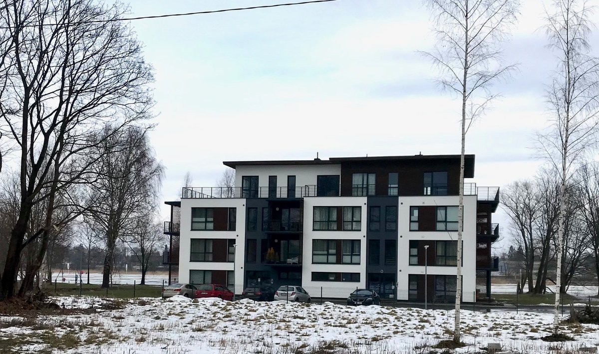 Многоквартирный дом, построенный Vesiroosi Villa OÜ у реки Пярну, попал в ежегодник прокуратуры, поскольку с ним связано самое масштабное налоговое мошенничество последних лет.