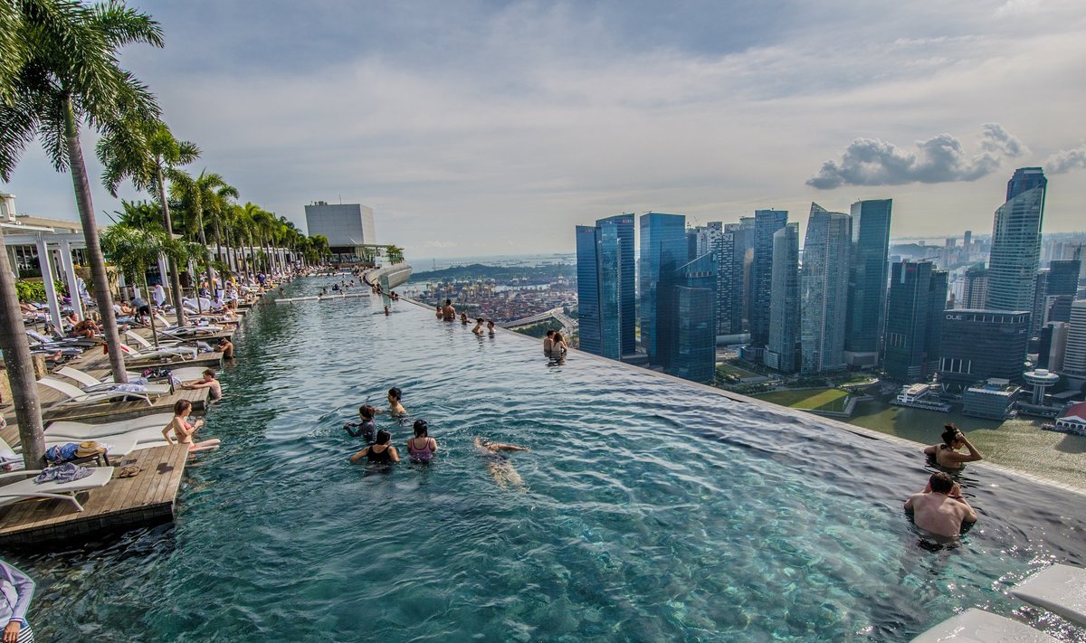 SINGAPURI RIPPBASSEINID: vaade linnriigile 200 meetri kõrguselt.
