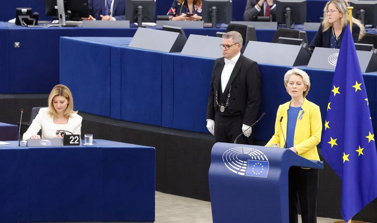 Komisjoni president Ursula von der Leyen (paremal) nentis, et pole kunagi varem pidanud oma iga-aastast kõnet alustama tõdemusega, et Euroopas käib sõda. 