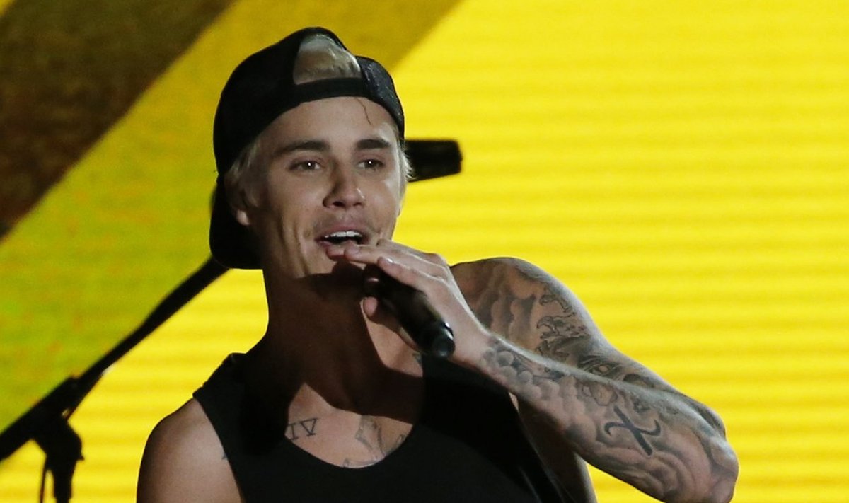 Justin Bieber performs "Where are U Now" with Jack U at the 58th Grammy Awards in Los Angeles
