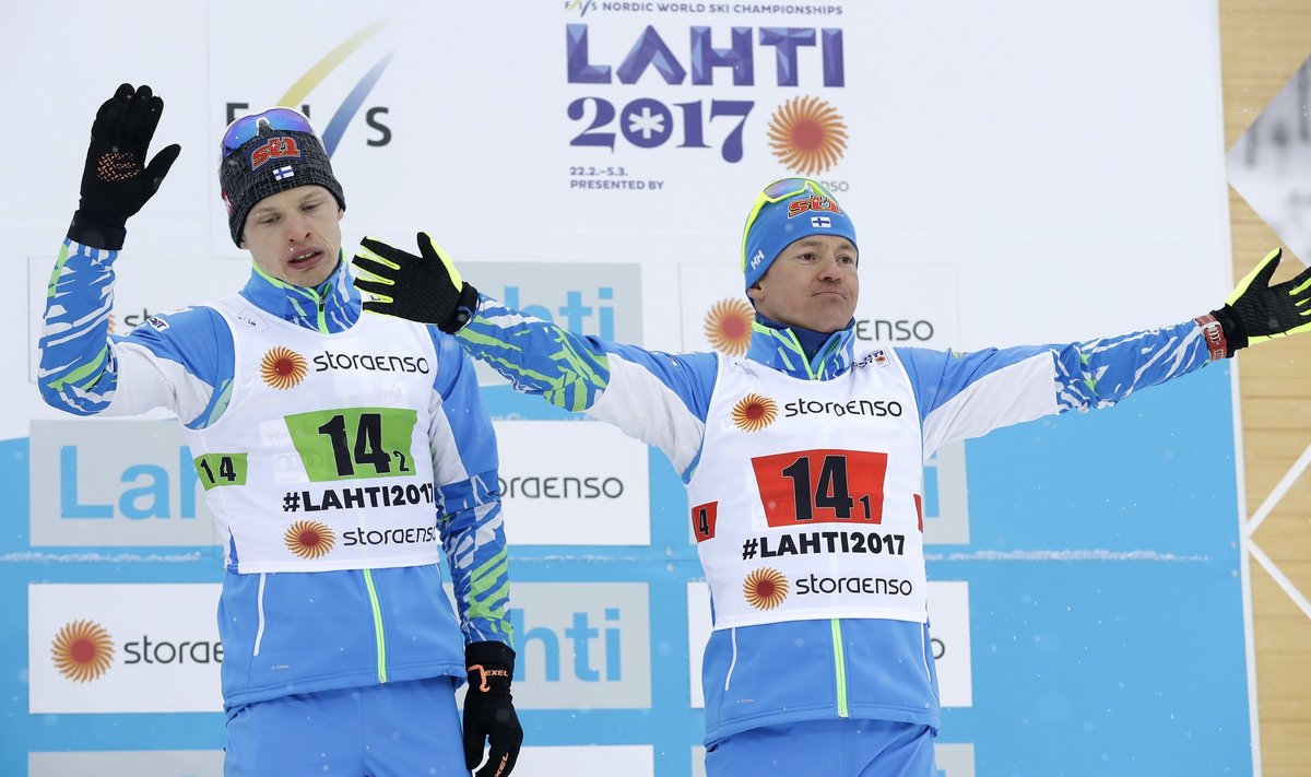 Sami Jauhojärvi (paremal) koos Iivo Niskaneniga Lahti MMi pjedestaalil