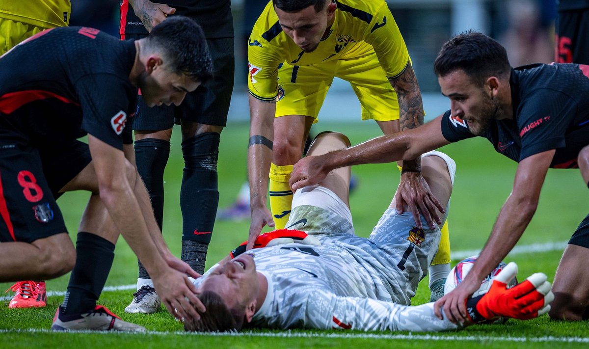 Valudes Marc-Andre ter Stegen vajus esimese poolaja lõpus murule.