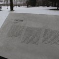 ”Возмутительная” табличка у обелиска павшим советским воинам в Нарве до сих пор никого особенно не возмущала