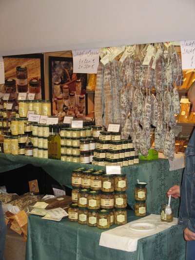 Piemonte gurmeelaat: trühvlikreemid, kastanid, salaami ja oliiviõlid.