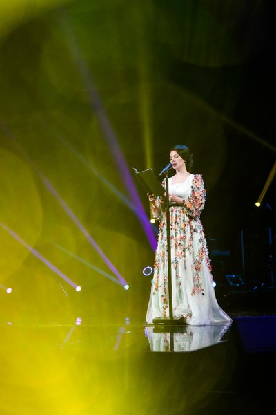 KODU KESET LINNA seriaalist tuntuks saanud Alina Karamazina jaoks on Vene Teater 2013. aastast olnud koduteatriks.