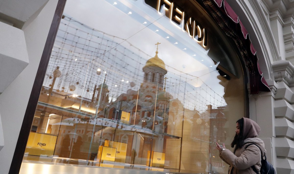 Закрытый магазин Fendi в Москве.