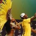 VIDEO JA PILDID: Usain Bolt lustib sambatantsijatega