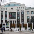 В Кишиневе водитель Mercedes протаранил ворота посольства России