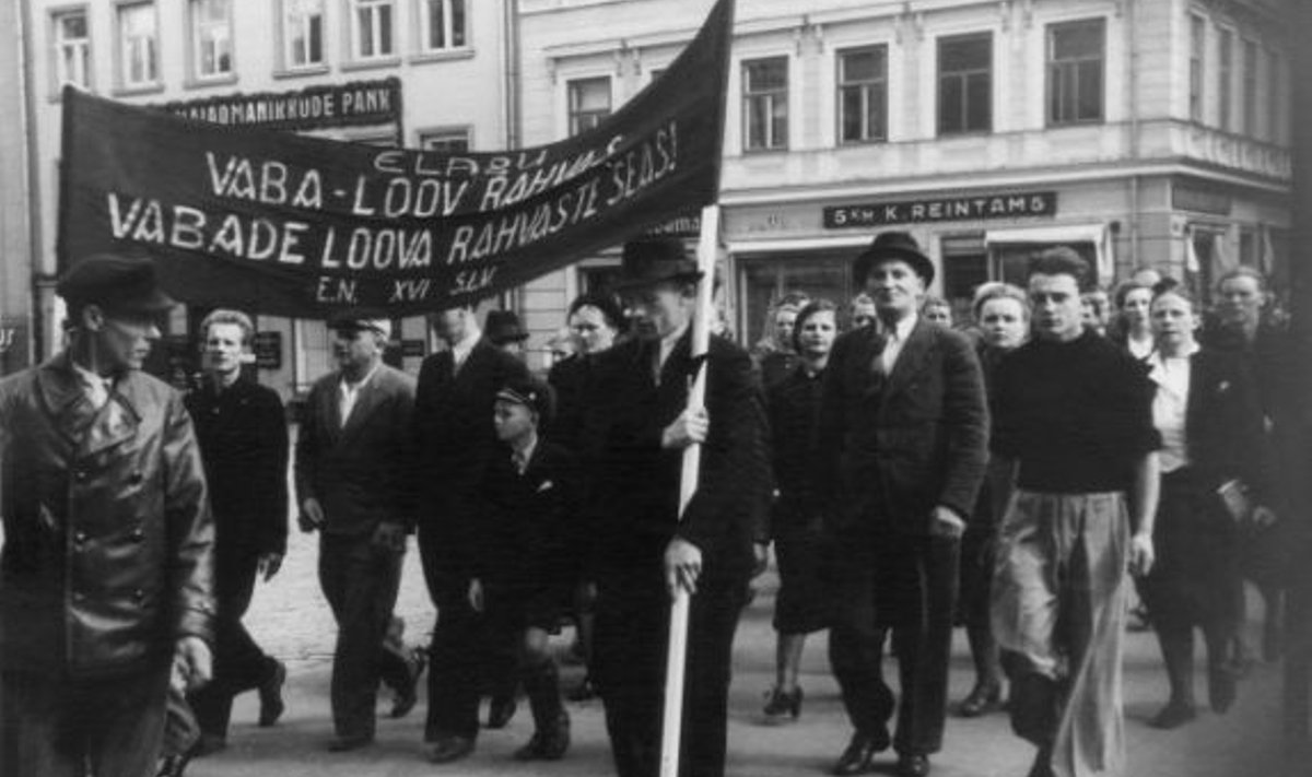24. jaanuaril algavas “Eesti aja lugude” sarjas     on peamiselt juttu  Nõukogude okupatsioonist, pildil miiting Vabaduse väljakul.