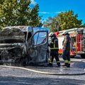 FOTOD | Viljandimaal põles kaubik lahtise leegiga, õnnetuses keegi viga ei saanud