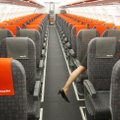 ФОТО: Пассажирку EasyJet засняли в кресле без спинки. В соцсетях раскритиковали авиакомпанию