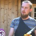 VIDEO: Mehine tutvus! Evelin Ilvese esimest korda avalikult kaamera ees esinev "sõber" Siim Rikker õpetab kala rookima