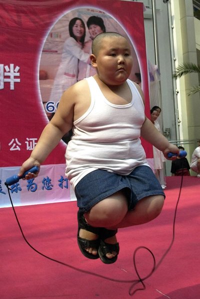 Tüsedate inimeste riik.Pildil teeb hüppenööriharjutusi seitsmeaastane Liu Jia, kes kaalub juba 60 kilo.