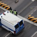 DELFI FOTOD | Tippkohtumise ajal tõkestab liiklust tehnoülevaatuseta politseisõiduk