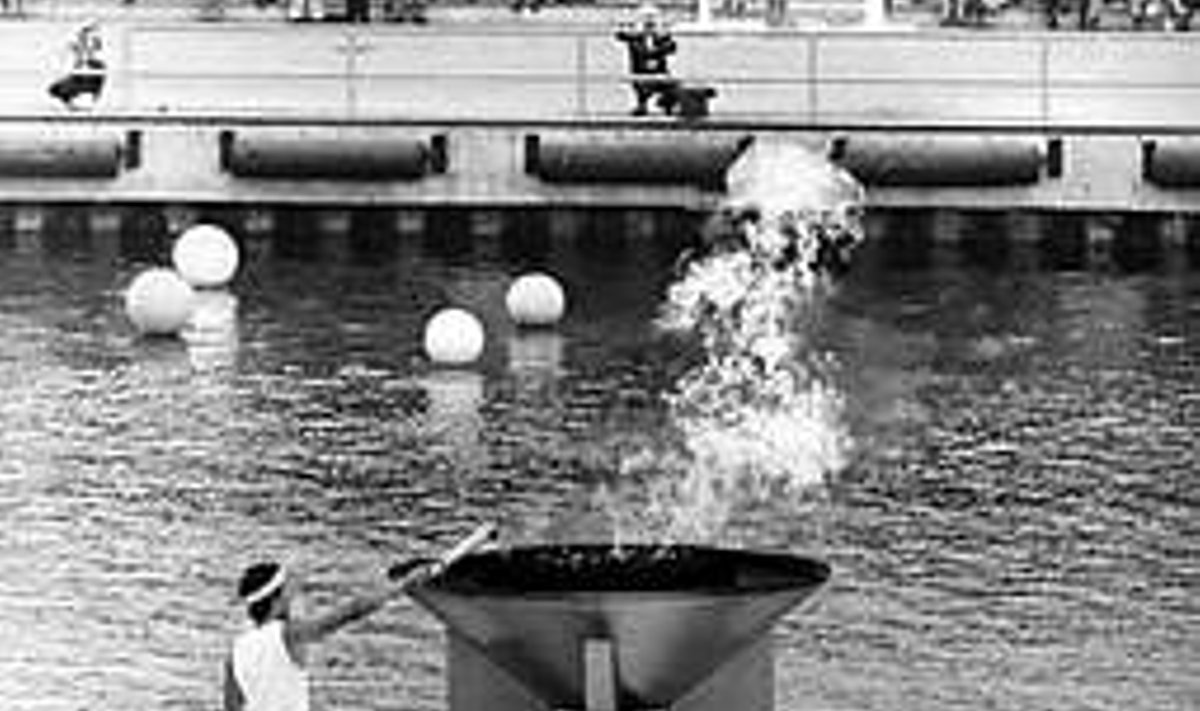 OLÜMPIA TALLINNAS: 20. juulil 1980 algas Tallinnas olümpiaregatt. Olümpiatule süütas Pirital juunioride maailmameister jääpurjetamises Vaiko Vooremaa.