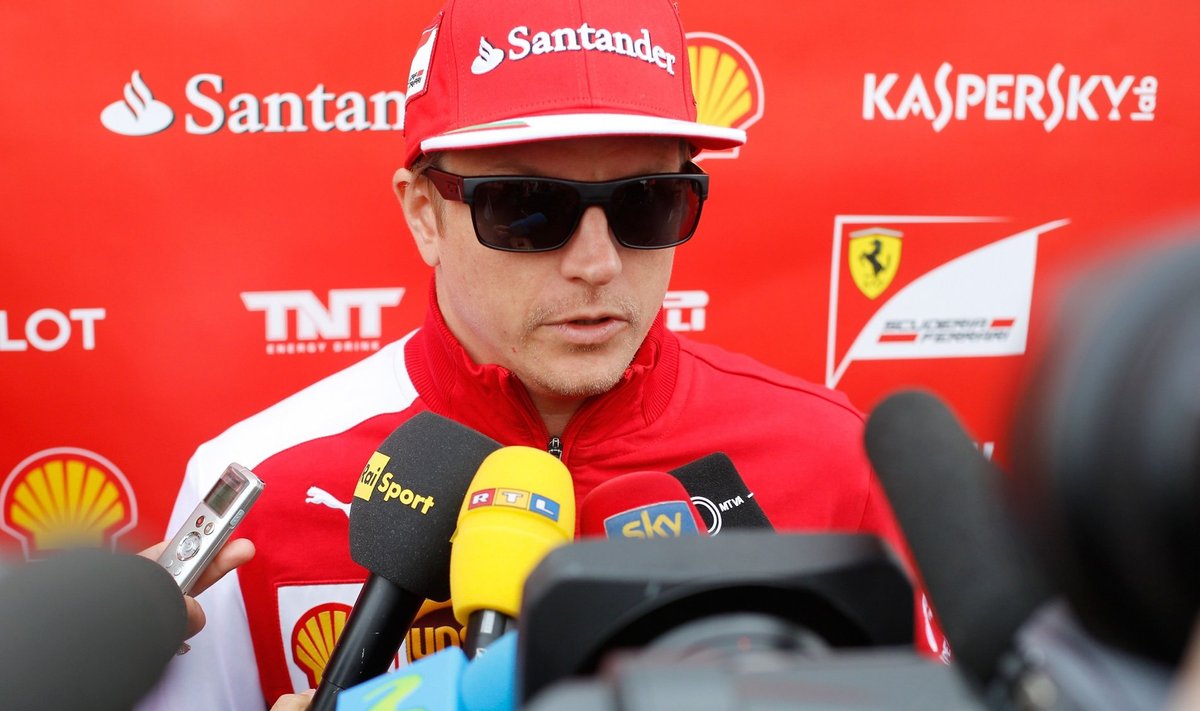 Kimi Räikkönen Montreali GP eel ajakirjanike küsitleda