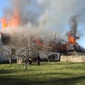DELFI FOTOD JA VIDEO: Kuusalu kiriku pastoraadihoone hävis tules