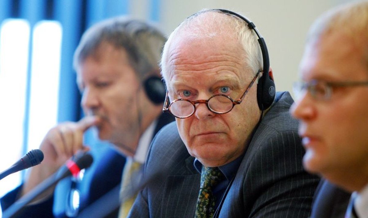 Viimati Eestit väisanud Euroopa Nõukogu inimõigustevolinik Thomas Hammarberg (keskel).