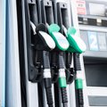 Рубеж пройден: цены на бензин в Финляндии снизились до уровня цен в Эстонии
