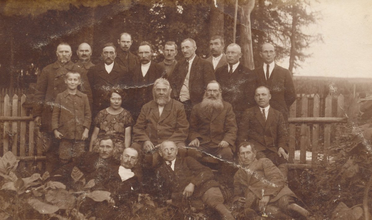 Taimlad olid nii tsaari- kui Eesti ajal igas metskonnas. Pildil Vastseliina metskonna töötajad 1928. aastal.